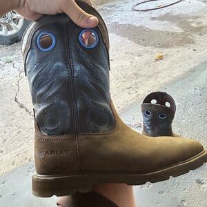 Men’s Ariat waterproof steel toe work boots. Size 11.5 EE